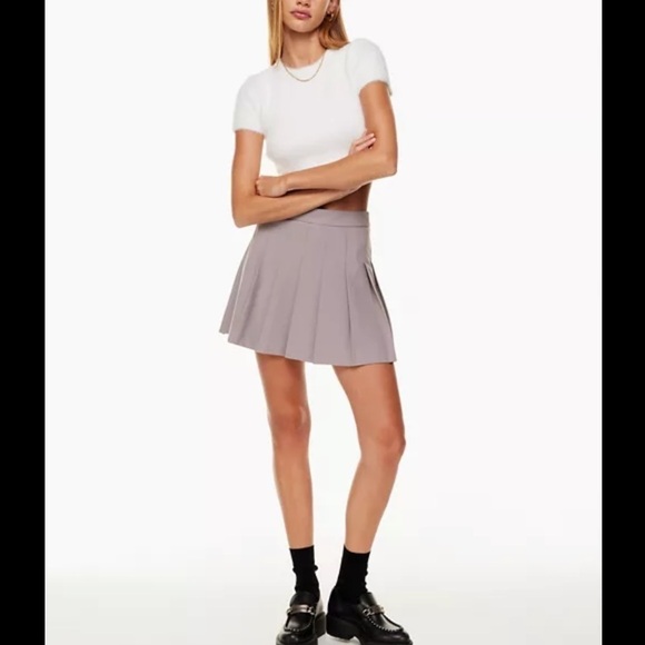 ⭐️host Pick⭐️ Aritzia Sunday Best Olive Mini 15" Skirt - Picture 2 of 9